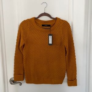 Cute sweater perfect for fall - never worn with tag attached